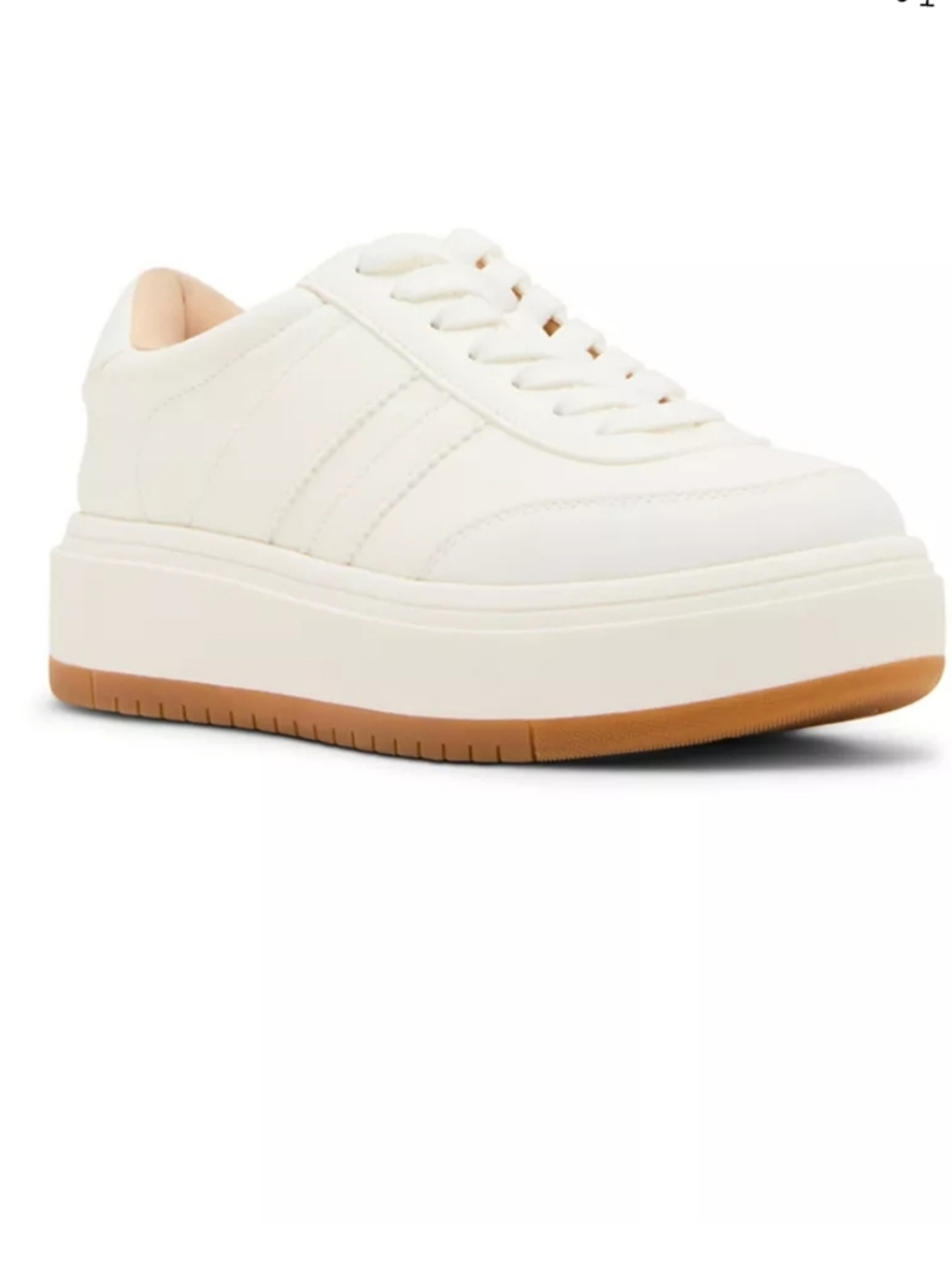 NIB Madden Girl Cream Platform Lace-Up Sneakers